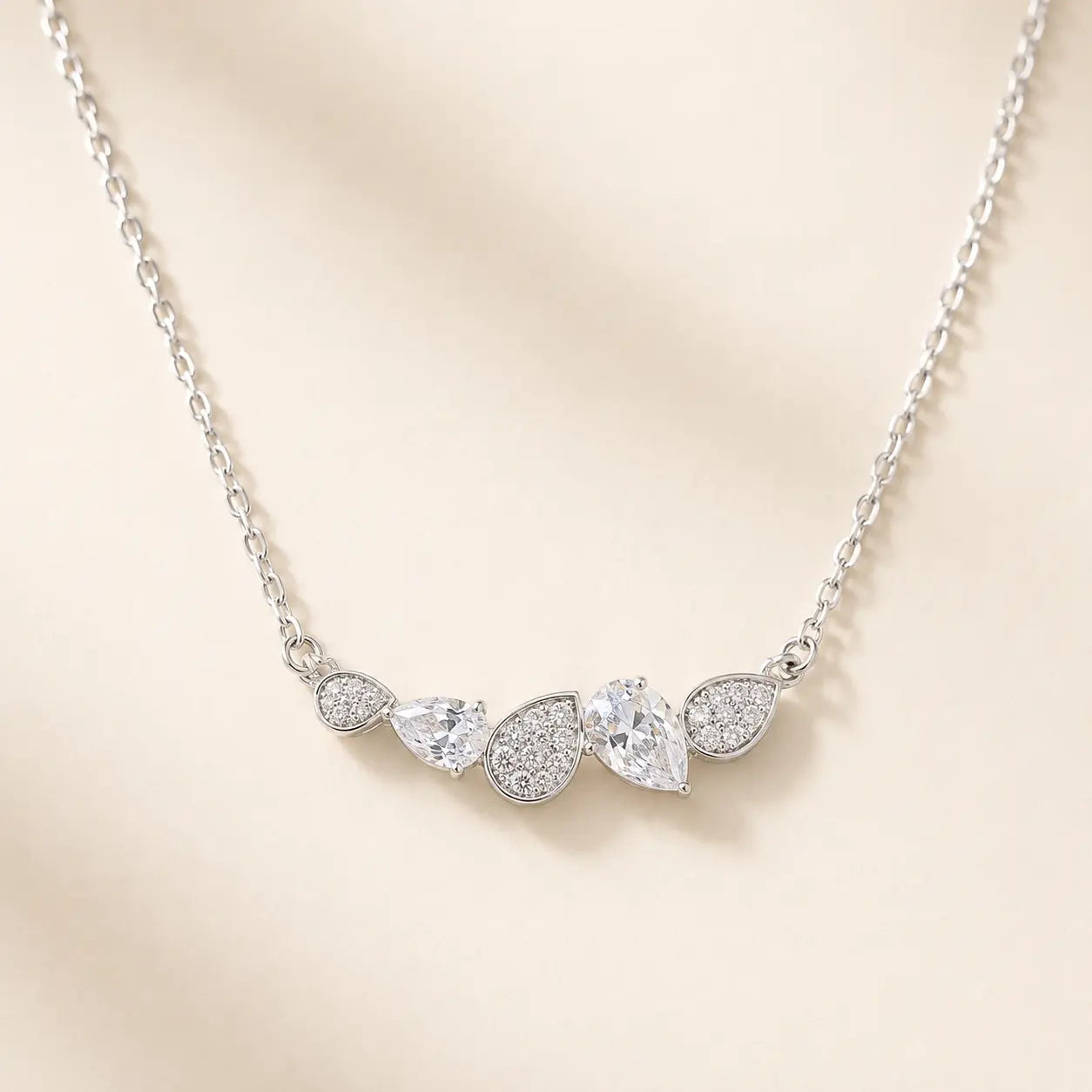 Collar ELARA